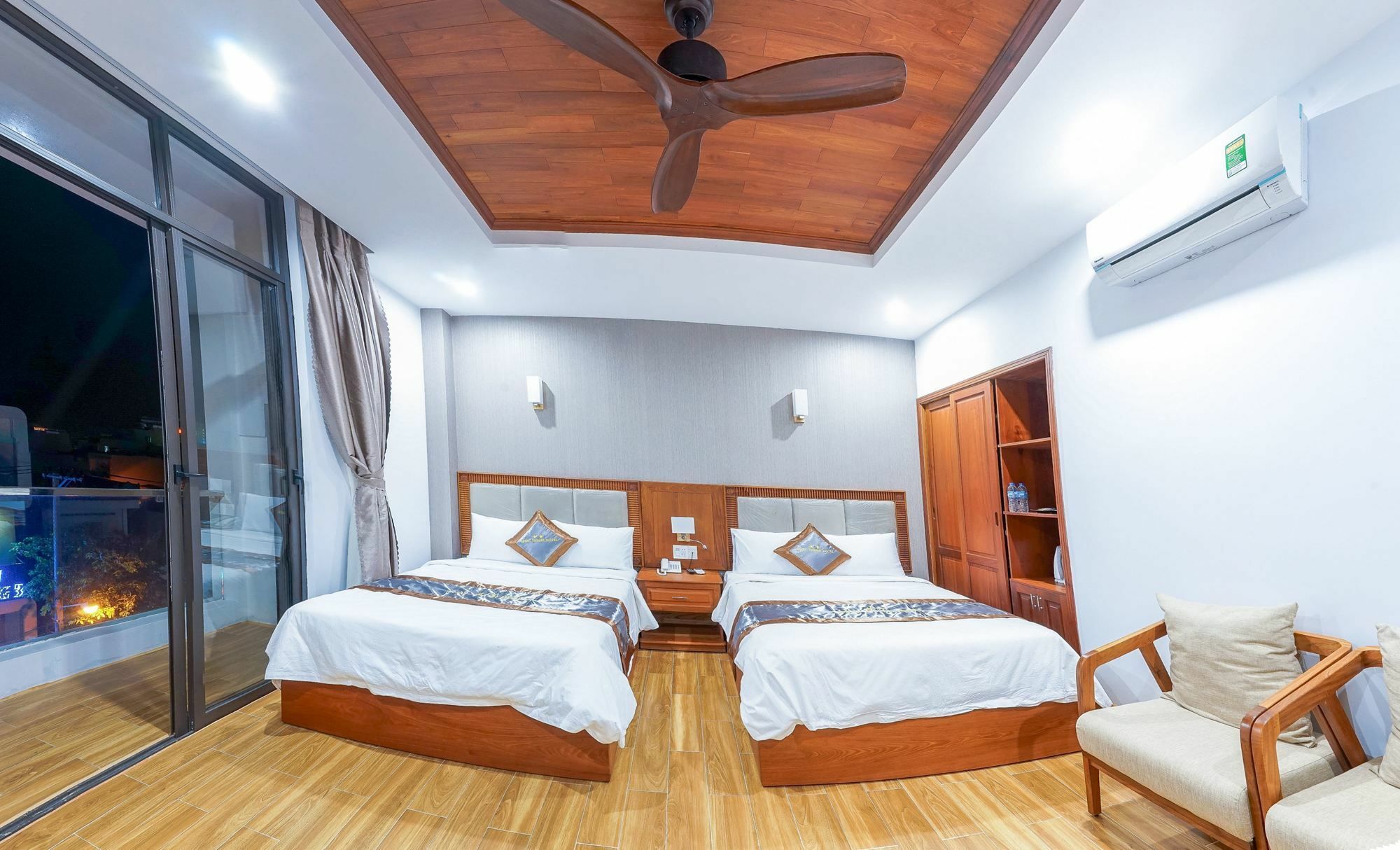 Hotel Nhat Thanh Quy Nhon Exteriör bild